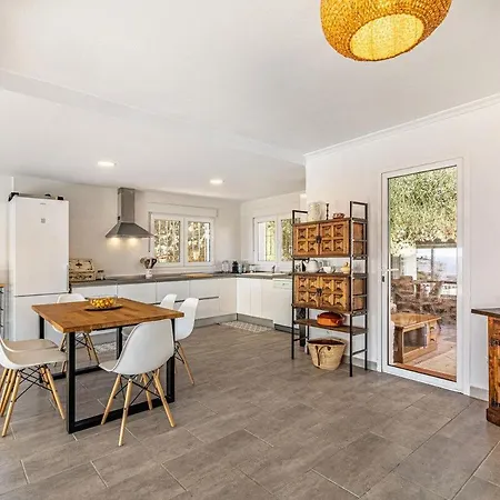 Con Piscina En 丰希罗拉