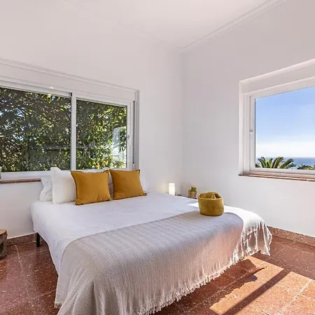 Con Piscina En 度假居 *