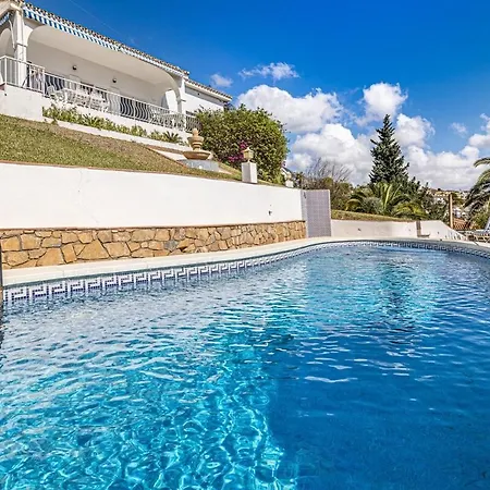 Con Piscina En Holiday home