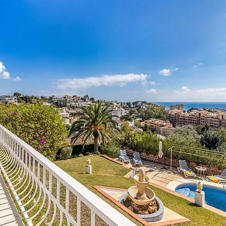 Con Piscina En بيت للعطل